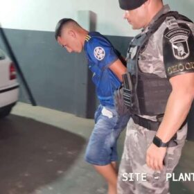 Após denúncia Choque interrompe festa em chácara e apreende pistola .40 em Sarandi Foto 3 Fotos de Após denúncia Choque interrompe festa em chácara e apreende pistola .40 em Sarandi