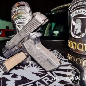 Após denúncia Choque interrompe festa em chácara e apreende pistola .40 em Sarandi Foto 7 Fotos de Após denúncia Choque interrompe festa em chácara e apreende pistola .40 em Sarandi