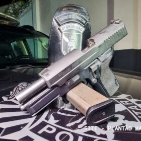Após denúncia Choque interrompe festa em chácara e apreende pistola .40 em Sarandi Foto 8 Fotos de Após denúncia Choque interrompe festa em chácara e apreende pistola .40 em Sarandi
