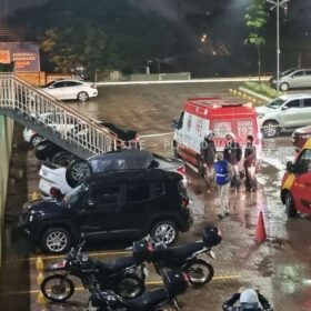 Carro com três estudantes cai de estacionamento de faculdade em Maringá Foto 14 Fotos de Carro com três estudantes cai de estacionamento de faculdade em Maringá