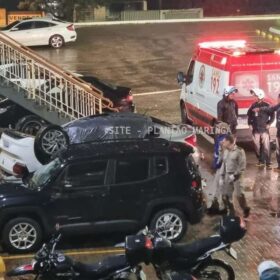 Carro com três estudantes cai de estacionamento de faculdade em Maringá Foto 10 Fotos de Carro com três estudantes cai de estacionamento de faculdade em Maringá