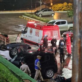 Carro com três estudantes cai de estacionamento de faculdade em Maringá Foto 16 Fotos de Carro com três estudantes cai de estacionamento de faculdade em Maringá