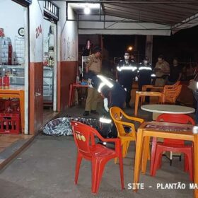 Homem suspeito de furto morre ao cortar perna em balcão de vidro em Maringá Foto 2 Fotos de Homem suspeito de furto morre ao cortar perna em balcão de vidro em Maringá