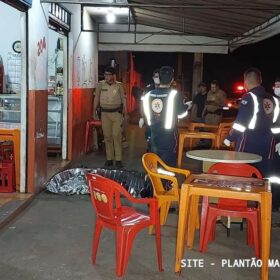 Homem suspeito de furto morre ao cortar perna em balcão de vidro em Maringá Foto 5 Fotos de Homem suspeito de furto morre ao cortar perna em balcão de vidro em Maringá