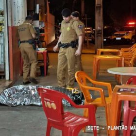 Homem suspeito de furto morre ao cortar perna em balcão de vidro em Maringá Foto 12 Fotos de Homem suspeito de furto morre ao cortar perna em balcão de vidro em Maringá