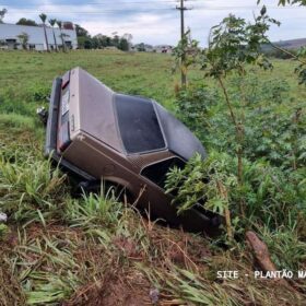 Motorista fica ferido após perder controle de carro e sair da pista em Maringá Foto 12 Fotos de Motorista fica ferido após perder controle de carro e sair da pista em Maringá