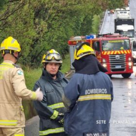 Motorista fica ferido após perder controle de carro e sair da pista em Maringá Foto 5 Fotos de Motorista fica ferido após perder controle de carro e sair da pista em Maringá