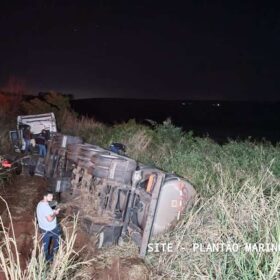 Motorista morre após bater carro de frente com carreta na Região de Maringá Foto 5 Fotos de Motorista morre após bater carro de frente com carreta na Região de Maringá