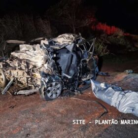 Motorista morre após bater carro de frente com carreta na Região de Maringá Foto 6 Fotos de Motorista morre após bater carro de frente com carreta na Região de Maringá