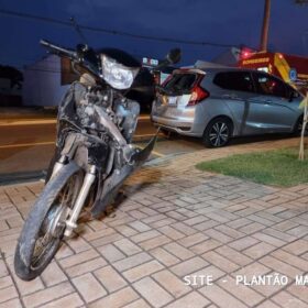 Pai e filho ficam feridos após moto bater na traseira de carro estacionado em Maringá Foto 3 Fotos de Pai e filho ficam feridos após moto bater na traseira de carro estacionado em Maringá