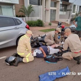 Pai e filho ficam feridos após moto bater na traseira de carro estacionado em Maringá Foto 6 Fotos de Pai e filho ficam feridos após moto bater na traseira de carro estacionado em Maringá