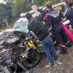 Policial rodoviário sofre ferimentos graves ao bater viatura contra carro forte na região Foto 7 Fotos de Policial rodoviário sofre ferimentos graves ao bater viatura contra carro forte na região