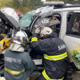 Policial rodoviário sofre ferimentos graves ao bater viatura contra carro forte na região Foto 13 Fotos de Policial rodoviário sofre ferimentos graves ao bater viatura contra carro forte na região