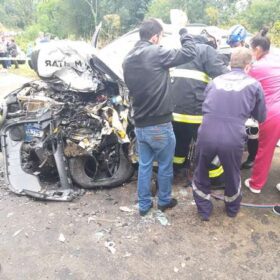 Policial rodoviário sofre ferimentos graves ao bater viatura contra carro forte na região Foto 17 Fotos de Policial rodoviário sofre ferimentos graves ao bater viatura contra carro forte na região