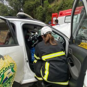 Policial rodoviário sofre ferimentos graves ao bater viatura contra carro forte na região Foto 18 Fotos de Policial rodoviário sofre ferimentos graves ao bater viatura contra carro forte na região