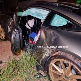 Porsche avaliado em mais de R$ 1 milhão é destruído após motorista bater em quatro carros estacionados em Maringá Foto 13 Fotos de Porsche avaliado em mais de R$ 1 milhão é destruído após motorista bater em quatro carros estacionados em Maringá