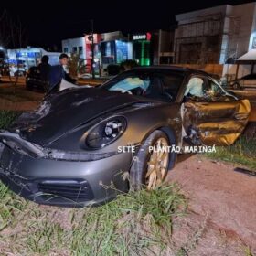 Porsche avaliado em mais de R$ 1 milhão é destruído após motorista bater em quatro carros estacionados em Maringá Foto 9 Fotos de Porsche avaliado em mais de R$ 1 milhão é destruído após motorista bater em quatro carros estacionados em Maringá