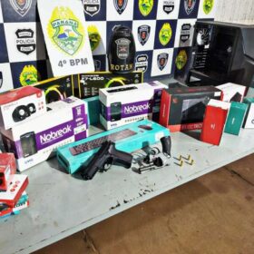 Quadrilha que realizou roubo em loja de informática em Maringá é presa logo após o assalto Foto 9 Fotos de Quadrilha que realizou roubo em loja de informática em Maringá é presa logo após o assalto