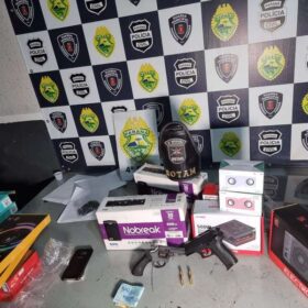 Quadrilha que realizou roubo em loja de informática em Maringá é presa logo após o assalto Foto 12 Fotos de Quadrilha que realizou roubo em loja de informática em Maringá é presa logo após o assalto