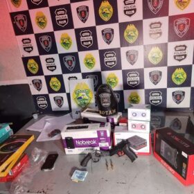 Quadrilha que realizou roubo em loja de informática em Maringá é presa logo após o assalto Foto 18 Fotos de Quadrilha que realizou roubo em loja de informática em Maringá é presa logo após o assalto