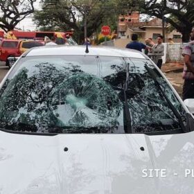 Vídeo mostra motorista na contramão, invadindo preferencial e causando grave acidente em Maringá Foto 5 Fotos de Vídeo mostra motorista na contramão, invadindo preferencial e causando grave acidente em Maringá