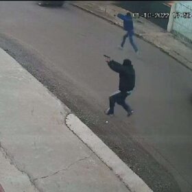 Câmera registra casal sofrendo atentado a tiros em Maringá Foto 9 Fotos de Câmera registra casal sofrendo atentado a tiros em Maringá