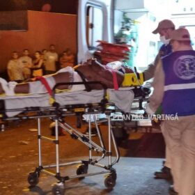 Durante fuga da Polícia Militar, motociclista avança preferencial e sofre grave acidente em Sarandi Foto 4 Fotos de Durante fuga da Polícia Militar, motociclista avança preferencial e sofre grave acidente em Sarandi