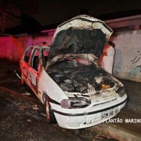 Em Maringá; Após acidente casal coloca fogo em carro roubado Foto 6 Fotos de Em Maringá; Após acidente casal coloca fogo em carro roubado