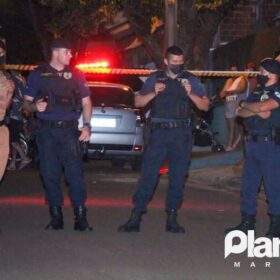 Jovem é executado a tiros no final da manhã desta terça-feira Foto 19 Fotos de Jovem é executado a tiros no final da manhã desta terça-feira