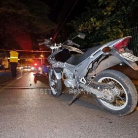 Jovem morre em acidente de moto logo após deixar a casa da namorada, em Maringá Foto 5 Fotos de Jovem morre em acidente de moto logo após deixar a casa da namorada, em Maringá