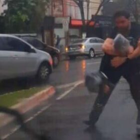 Motoboy e motorista de caminhonete saem na porrada após briga de trânsito em Maringá Foto 1 Fotos de Motoboy e motorista de caminhonete saem na porrada após briga de trânsito em Maringá