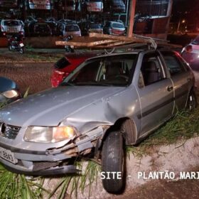Motorista invade contramão e causa grave acidente em Maringá Foto 4 Fotos de Motorista invade contramão e causa grave acidente em Maringá