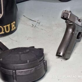 Polícia prende quadrilha e apreende várias armas em Maringá Foto 3 Fotos de Polícia prende quadrilha e apreende várias armas em Maringá