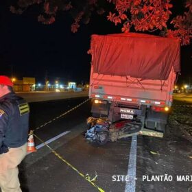 Retornando do trabalho mulher morre após bater atrás de caminhão Foto 3 Fotos de Retornando do trabalho mulher morre após bater atrás de caminhão