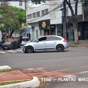 Carro capota após colisão na Avenida Brasil em Maringá Foto 3 Fotos de Carro capota após colisão na Avenida Brasil em Maringá