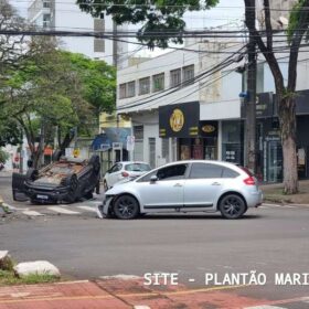 Carro capota após colisão na Avenida Brasil em Maringá Foto 5 Fotos de Carro capota após colisão na Avenida Brasil em Maringá