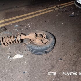 Colisão frontal entre dois carros deixa sete feridos após acidente entre Maringá e Iguaraçu Foto 6 Fotos de Colisão frontal entre dois carros deixa sete feridos após acidente entre Maringá e Iguaraçu