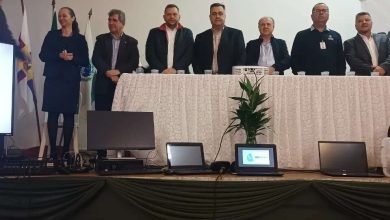 Fotos de Delegado Jacovós participa da entrega de 600 kit’s educatron para escolas de Apucarana e região