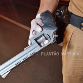 Homem com mandado de prisão é flagrado com arma e documentos falsos após sofrer grave acidente, em Sarandi Foto 10 Fotos de Homem com mandado de prisão é flagrado com arma e documentos falsos após sofrer grave acidente, em Sarandi