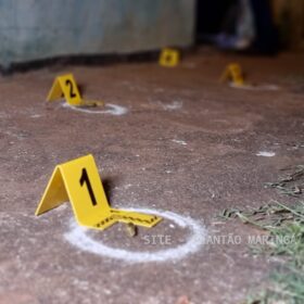 Jovem é morto a tiros após ser chamado no portão de residência em Sarandi Foto 9 Fotos de Jovem é morto a tiros após ser chamado no portão de residência em Sarandi