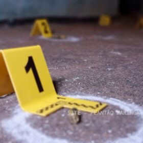 Jovem é morto a tiros após ser chamado no portão de residência em Sarandi Foto 4 Fotos de Jovem é morto a tiros após ser chamado no portão de residência em Sarandi