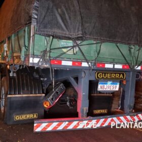 Motociclista sofre ferimentos graves após bater na traseira de carreta em Sarandi Foto 7 Fotos de Motociclista sofre ferimentos graves após bater na traseira de carreta em Sarandi