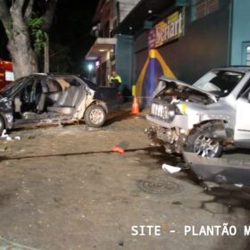 Motorista com suspeita de embriaguez avança preferencial e causa grave acidente em Maringá Foto 11 Fotos de Motorista com suspeita de embriaguez avança preferencial e causa grave acidente em Maringá
