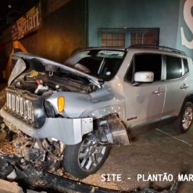 Motorista com suspeita de embriaguez avança preferencial e causa grave acidente em Maringá Foto 6 Fotos de Motorista com suspeita de embriaguez avança preferencial e causa grave acidente em Maringá