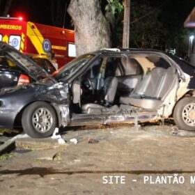 Motorista com suspeita de embriaguez avança preferencial e causa grave acidente em Maringá Foto 10 Fotos de Motorista com suspeita de embriaguez avança preferencial e causa grave acidente em Maringá