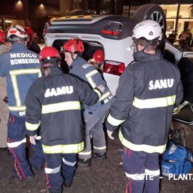 Motorista fica ferido após bater em árvore e capotar em Maringá Foto 11 Fotos de Motorista fica ferido após bater em árvore e capotar em Maringá