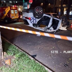 Motorista fica ferido após bater em árvore e capotar em Maringá Foto 12 Fotos de Motorista fica ferido após bater em árvore e capotar em Maringá