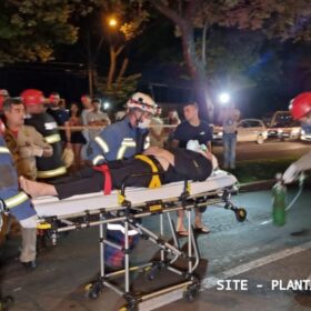 Motorista fica ferido após bater em árvore e capotar em Maringá Foto 3 Fotos de Motorista fica ferido após bater em árvore e capotar em Maringá