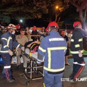Motorista fica ferido após bater em árvore e capotar em Maringá Foto 5 Fotos de Motorista fica ferido após bater em árvore e capotar em Maringá