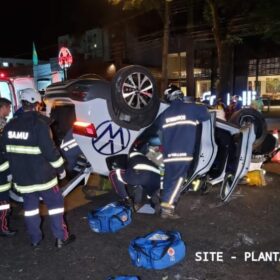 Motorista fica ferido após bater em árvore e capotar em Maringá Foto 7 Fotos de Motorista fica ferido após bater em árvore e capotar em Maringá